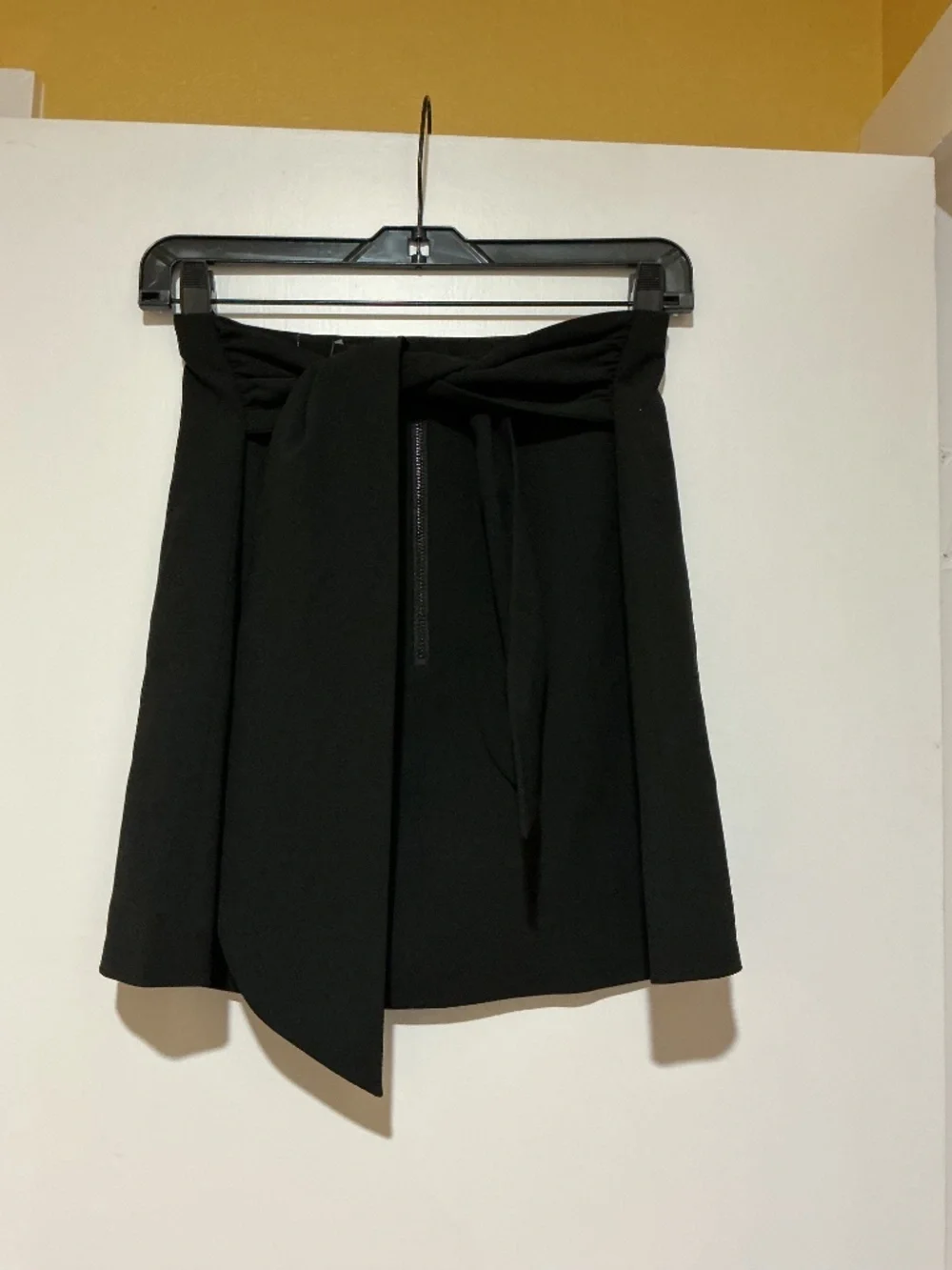 NWT Alice and Olivia Black Tie Mini Skirt 8